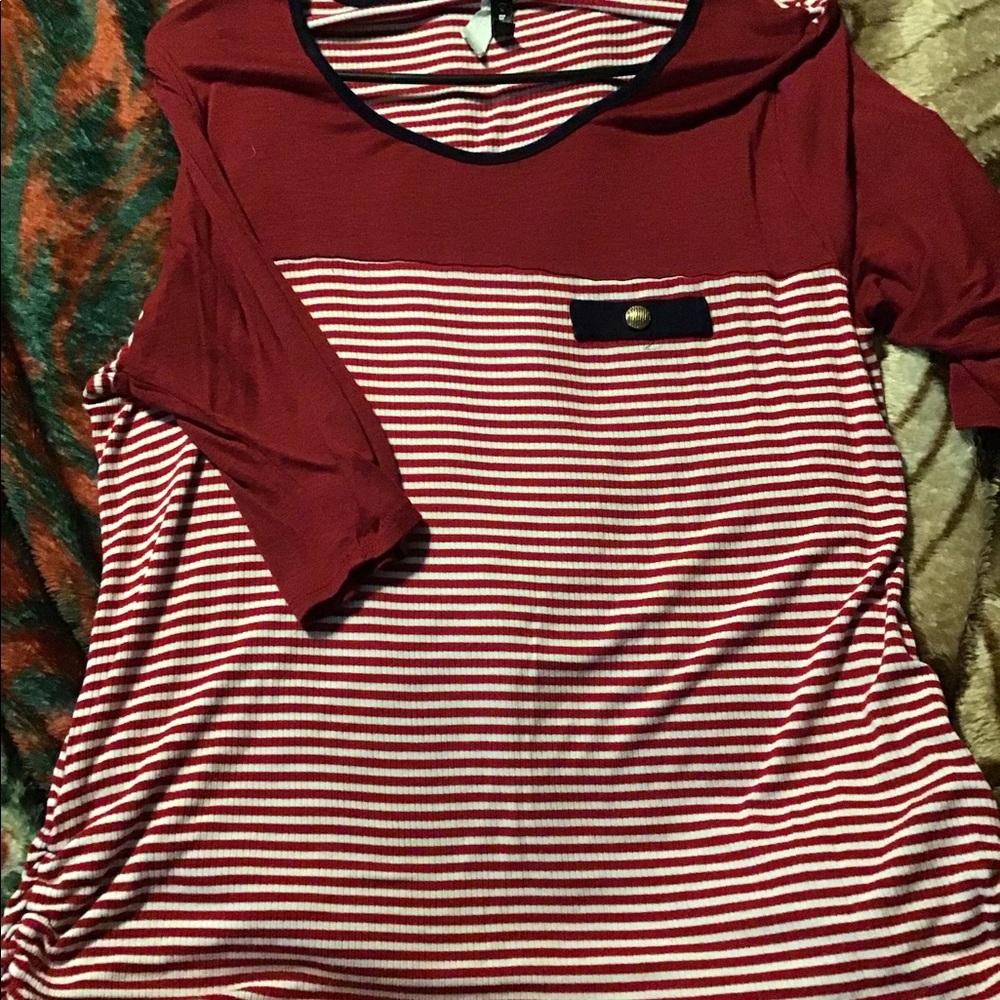 Red and white stripe 3/4 sleeve size Large